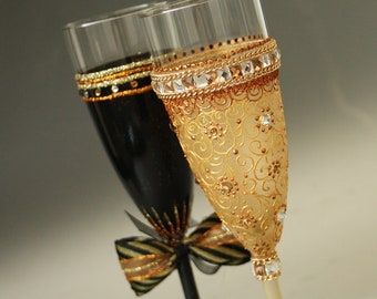 Mr and Mrs Glasses, Personalized Toasting Flutes, Gatsby Wedding Glasses, Gold Black Glasses, Hand Painted, Set of 2