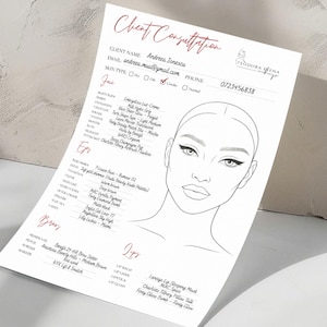 Può includere: Un foglio di consultazione clienti bianco con note manoscritte e un grafico facciale dettagliato. Il foglio include sezioni per il tipo di pelle, il trucco occhi e i prodotti per le labbra. Il testo "Client Consultation" è in alto.