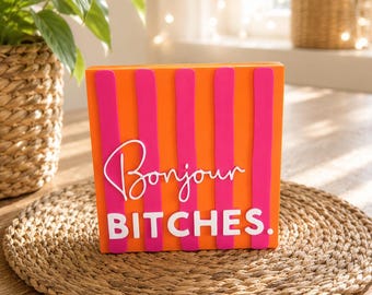 Rayas descaradas: pequeño soporte decorativo con la frase "Bonjour Bitches"