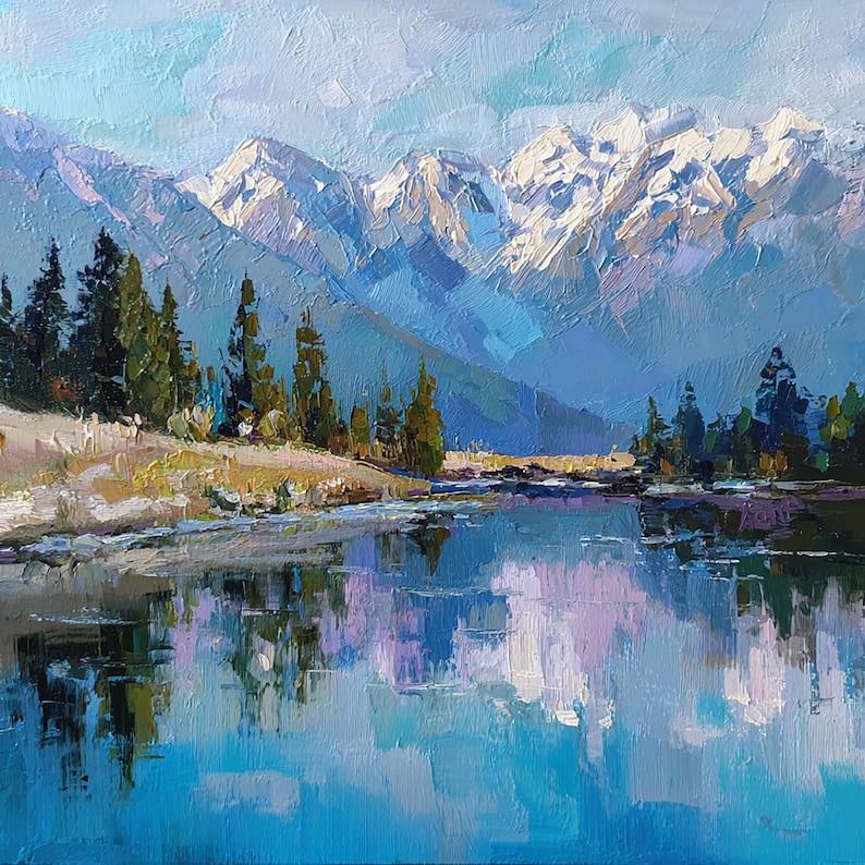 Puede incluir: Pintura al &oacute;leo de un paisaje monta&ntilde;oso. Picos nevados se alzan sobre un lago, reflejando el cielo y los &aacute;rboles. La obra de arte utiliza azules, verdes y blancos, creando una escena tranquila y pintoresca. Las pinceladas son visibles.
