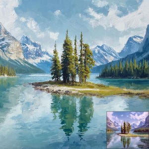 Puede incluir: Pintura al &oacute;leo de una serena escena lacustre con una peque&ntilde;a isla de &aacute;rboles de hoja perenne. Monta&ntilde;as cubiertas de nieve se alzan en el fondo bajo un cielo azul nublado. El agua refleja los &aacute;rboles y las monta&ntilde;as.
