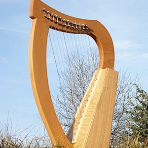Roosebeck 12-String Baby Harp: Walnut Wood, Includes Tuning Tool & Extra Strings