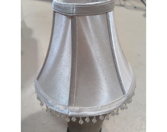 サテンランプシェード ビーズ付き アイボリー 9インチ x 7インチ パイピング付き ボヘミアンスタイル