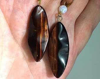 Leaf Cut Deep Brown Tiger Eye Stone with Petite Handmade Speckled White Glass Bead Dangles, 2B-01