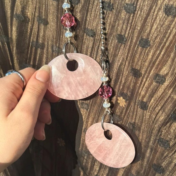 Eine Handgefertigte, Rosenquarz mit Vintage Swarovski Kristall Perlen Glas Lampe/Fan Pull, Lampwork, Pink Pull, Semi-Precious Decor