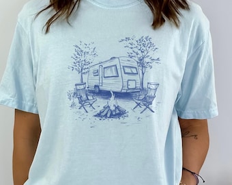 Koszulka Vintage Camper: Komfortowa koszula kempingowa barwiona w odzieży