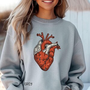Camiseta gótica de San Valentín, camiseta de corazón anatómico, sudadera oscura romántica de San Valentín, ropa de amor alternativa, regalo gótico de San Valentín