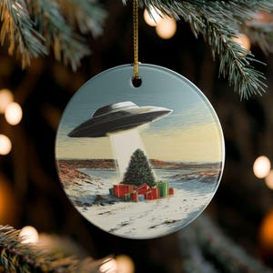 Weirdcore UFO Christmas Ornament Alien Abduction Flying Saucer Conspiracy Theory Gift for Space Lovers Sci Fi Holiday Decor Tree Funny Gift