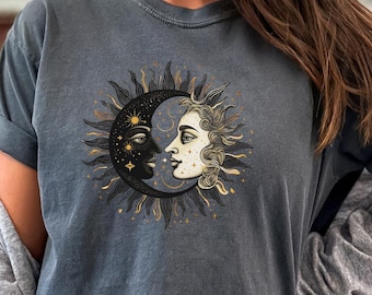 Camiseta Celestial Sol Lua Cores Confortáveis: Camiseta Cósmica Astrológica Vintage, Design Gótico Yin Yang