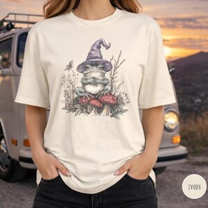 Vintage Frosch-Zauberer-T-Shirt: Comfort Colors Verspieltes Goblincore-T-Shirt, skurriles Tier-T-Shirt Bild 10