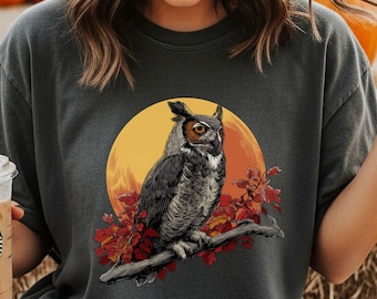 Chemise graphique de grand-duc d'Amérique Illustration de la faune vintage Oeuvre de hibou au clair de lune Design inspiré de la nature, cadeau pour les amateurs de chouettes et les ornithologues amateurs
