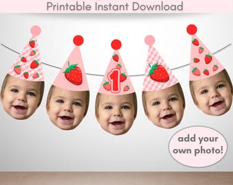 Puede incluir: Una guirnalda de gorros de fiesta DIY con cinco gorros cónicos con patrones de fresas y caras de bebé. El gorro central muestra un número uno rojo. El texto superior dice DIY Party Hat Banner Printable Instant Download, con add your own photo!