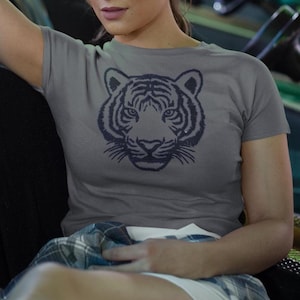 Fierce Tiger Animal T-Shirt – Oversize T-Shirt for Men & Women, Bold Graphic Tee, Casual Statement Shirt, Gift for Animal Lovers