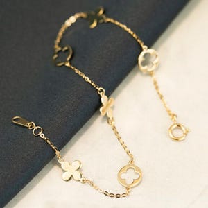 Dainty 14K Clover Chain Bracelet，14K Yellow Gold Floral Chain Bracelet. Minimalist Jewelry. Perfect Gift for Her