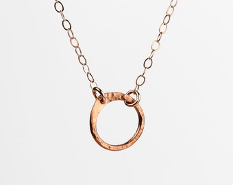 Cadeau du 7e anniversaire pour femme, collier en cuivre martelé simple cercle zen, collier cercle en cuivre, cadeau d'anniversaire de 7 ans pour elle,