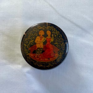 VTG USRR Russian Period Lacquered Trinket Box