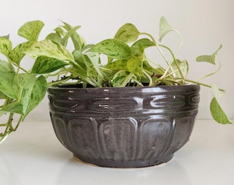 Vintage gray ceramic dish planter with raised design