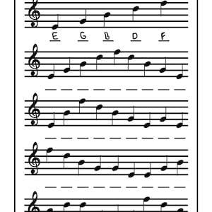 Può includere: Un foglio di lavoro musicale con una chiave di violino e cinque righe di note musicali. Le note sono etichettate con le lettere E, G, B, D ed F. Il testo "Intro to Treble Clef Line Notes" e "Directions: Write the name of each quarter note under the note." si trova nella parte superiore del foglio di lavoro.