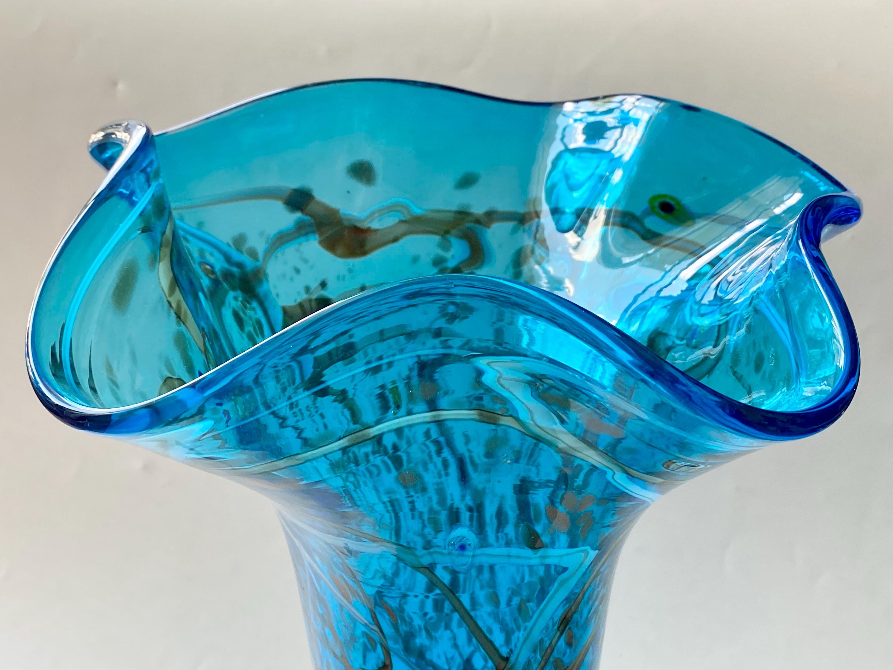 ヴィンテージのミルフィオリガラスの花瓶：手吹きのイタリアのアート