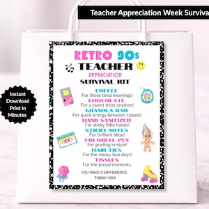 Könnte beinhalten: Ein Set aus drei Keramikbechern mit gesprenkelter, matter Oberfläche. Jeder Becher hat eine andere Farbe: hellblau, cremefarben und grau. Die Becher haben ein schlichtes, modernes Design und einen bequemen Griff.