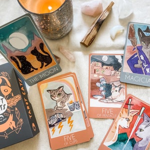 Tarot Cats, un jeu de tarot de 78 cartes pour fan de chats 4e impression du jeu maintenant avec du papier cartonné mat !