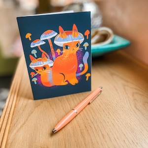 Carte de voeux vierge de chats jumeaux de champignon orange