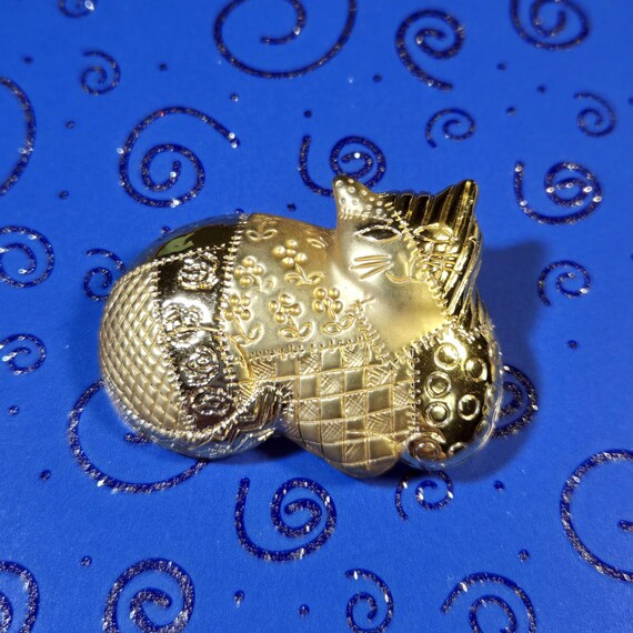 Vintage AJC Calico Cat Brooch: Gold Tone Patchwor… - image 6