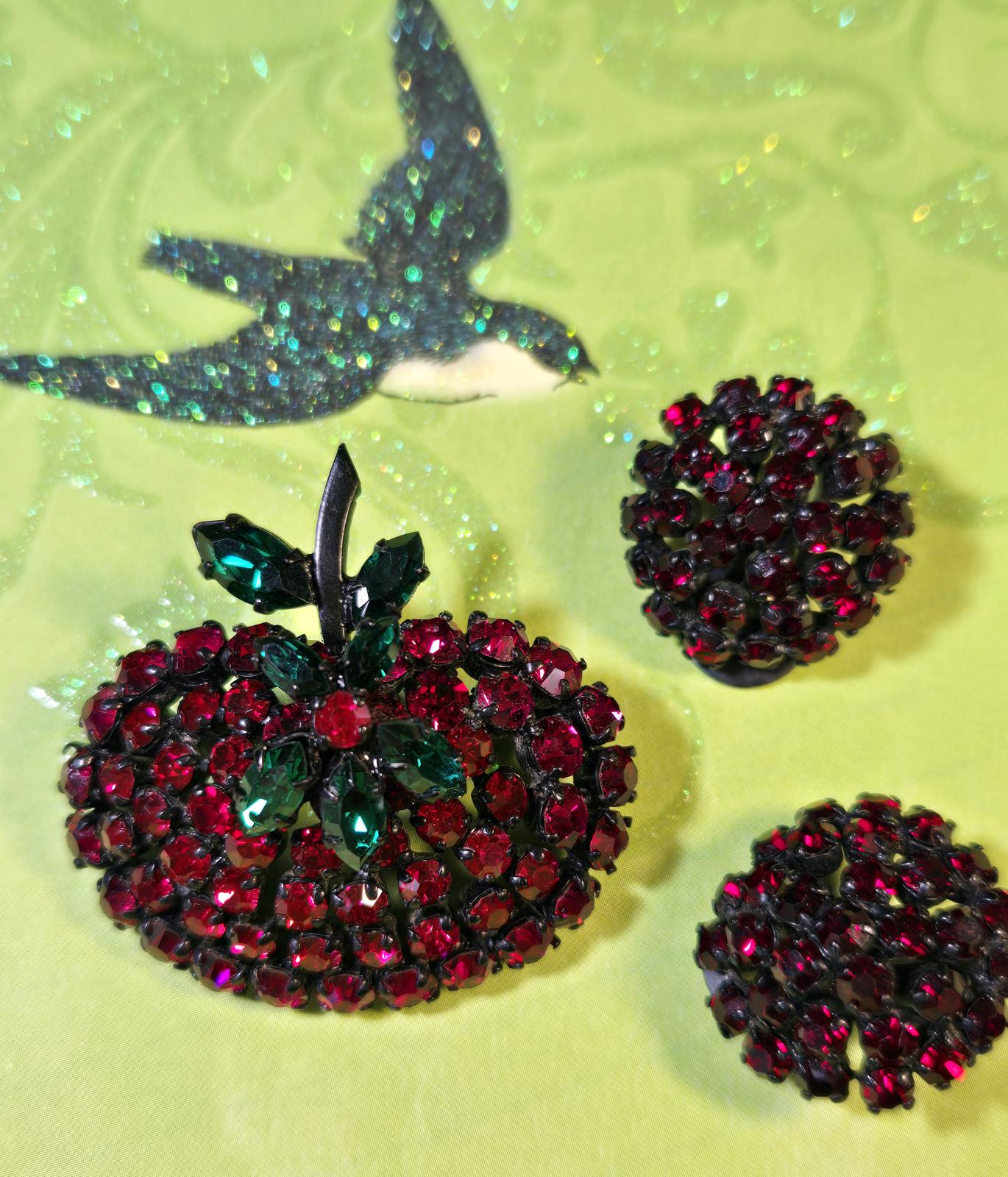 Austria fruit brooch - Etsy 日本