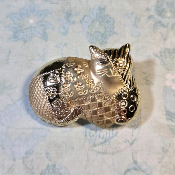 Vintage AJC Calico Cat Brooch: Gold Tone Patchwor… - image 4