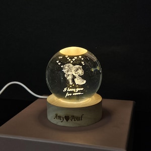 パーソナライズされたクリスタルグローブギフト - カップル向けのカスタム3D彫刻球、ロマンチックな記念品