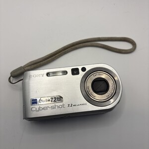 Vtg Sony Cyber-shot DSC-P200 7.2MP Digital Camera No Charger Untested