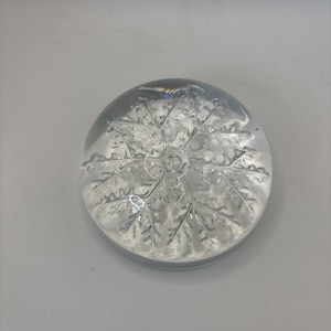 Vintage CRYSTAL SNOWFLAKE Paperweight CRISTAL France Heavy Domed Clear