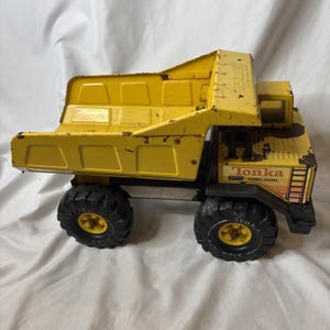 Vintage Mighty Tonka Dump Truck XMB-975  Turbo Diesel Pressed Steel Yellow