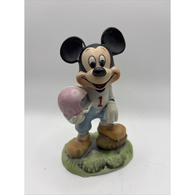 Figura de porcelana vintage de Mickey Mouse, fútbol de Walt Disney Productions n.° 1 LEER imagen 1