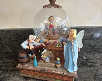 Disney Share a Dream Come True Musical Snow Globe Parade Pinocchio Snow White