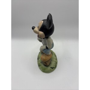 Figura de porcelana vintage de Mickey Mouse, fútbol de Walt Disney Productions n.° 1 LEER imagen 3