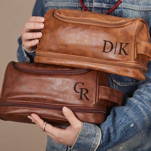 Personalized Leather Toiletry Bag for Men Gifts for Groomsman,Custom Engraved Dopp Kit, Hanging Toiletry Bag, Mens Travel Bag,Wedding Favors