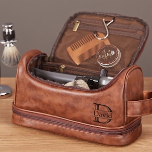 Custom Groomsmen Gifts For Men,Personalized Men&#39;s Leather Toiletry Bag,Groomsman Dopp Kit Gift,Mens Travel Bag,Wedding Party favor