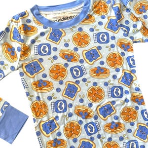 Blåbärssylt i bambu: Mjuka, stretchiga barnpyjamasar bild 1