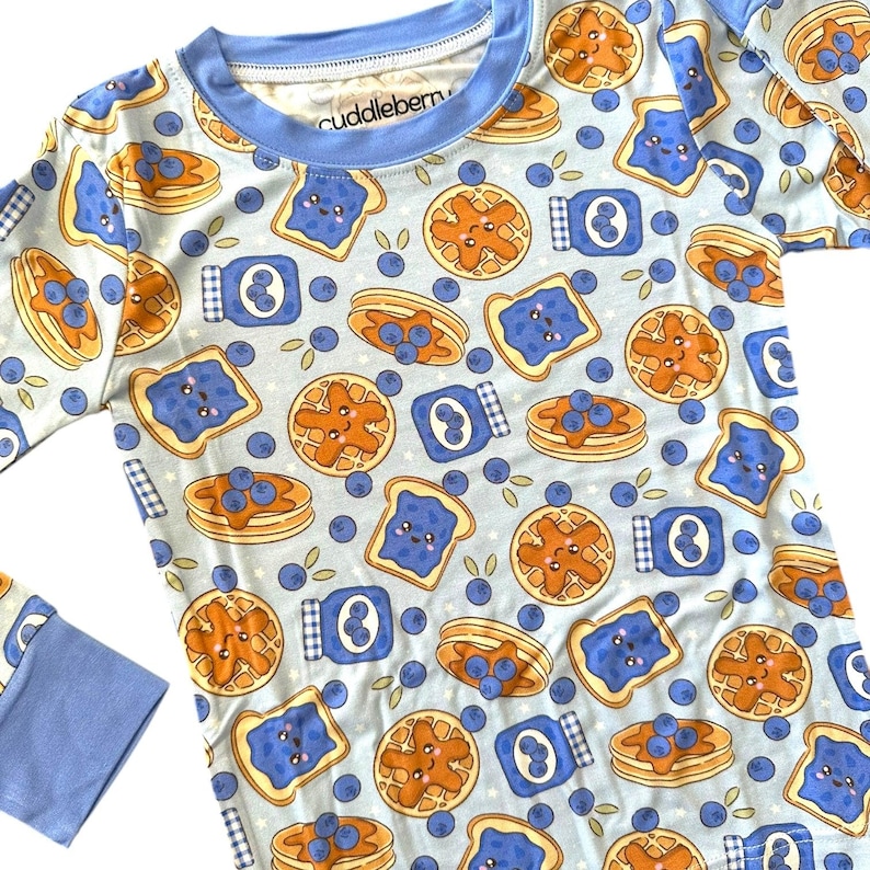 Blåbärssylt i bambu: Mjuka, stretchiga barnpyjamasar bild 1