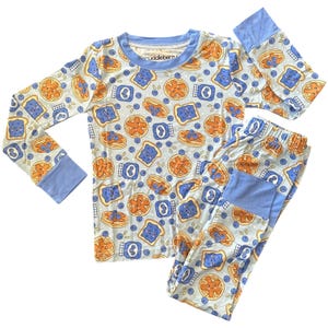 Blåbärssylt i bambu: Mjuka, stretchiga barnpyjamasar bild 3