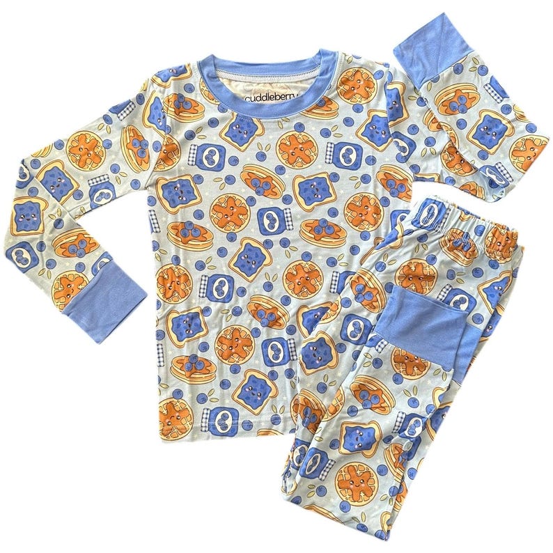 Blåbärssylt i bambu: Mjuka, stretchiga barnpyjamasar bild 3