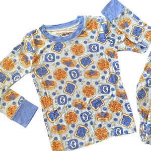 Blåbärssylt i bambu: Mjuka, stretchiga barnpyjamasar bild 5
