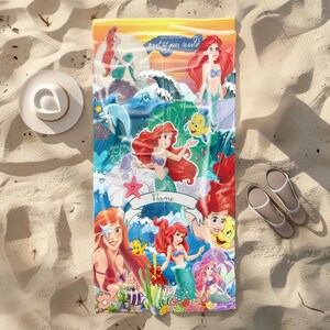 Telo da spiaggia personalizzato con nome della Sirenetta, telo da piscina Ariel Princess Ocean per bambini, regalo personalizzato per le vacanze estive immagine 4