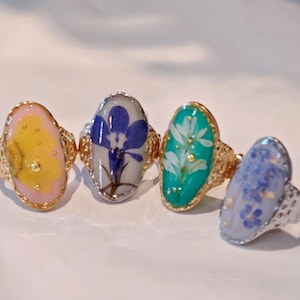 Real Flower Rings. Resin Pressed Natural Flower Adjustable Ring. Handmade Dried Flower Rings. Botanical Floral Statement Ring. Made to Order