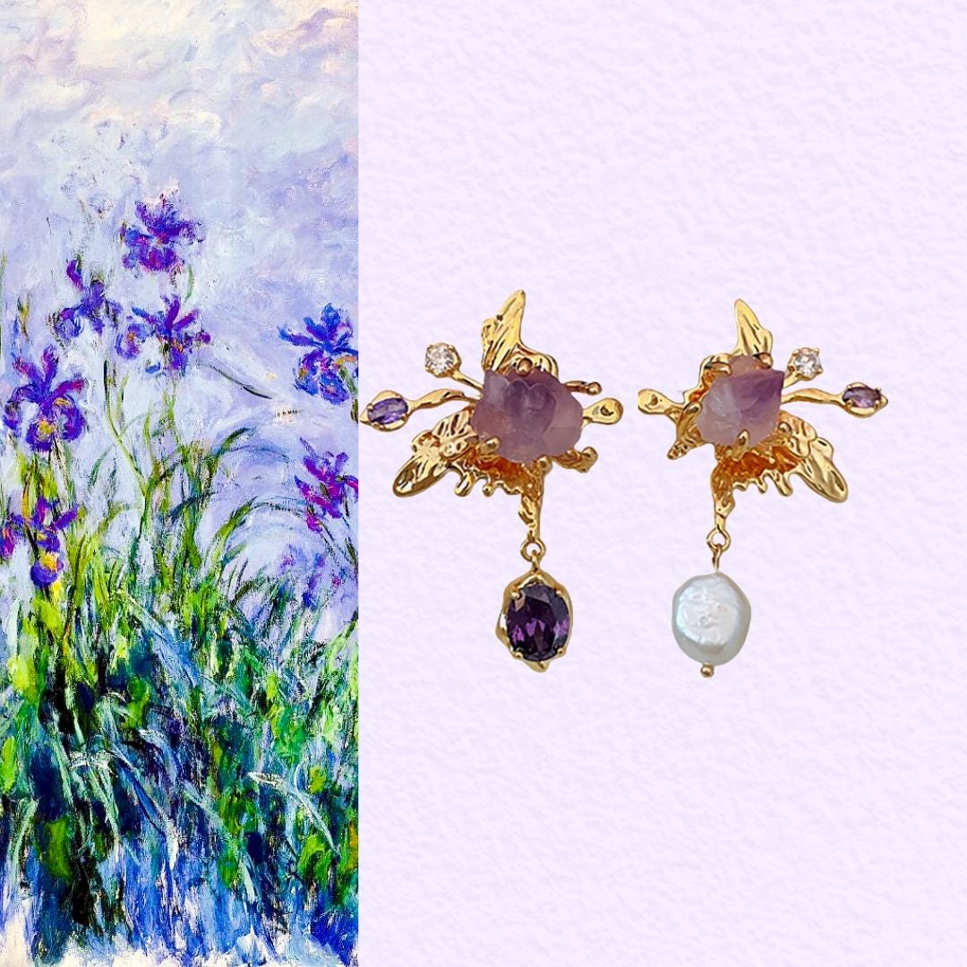 Ungleiche Lila Lila Iris Blumen Ohrringe. Gold Statement Ohrringe mit natürlichem Edelstein. 18K Vergoldeter Blumenohrring