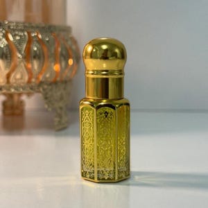 Violettes Oud Parfümöl, Attar, Oud, Safran & rosa Pfeffer, Alkoholfrei, Vegan, 6ml