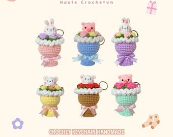 Portachiavi a forma di bouquet di fiori all'uncinetto: coniglietto, orso, maiale fatti a mano