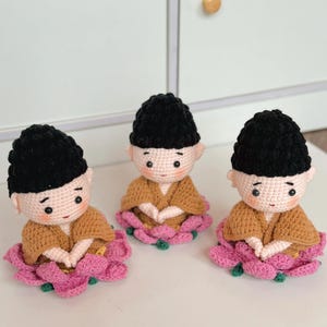 Gehaakte meditatie-monnikpop – amigurumi Boeddha boeddhistische monnik op lotus – Zen decor cadeau