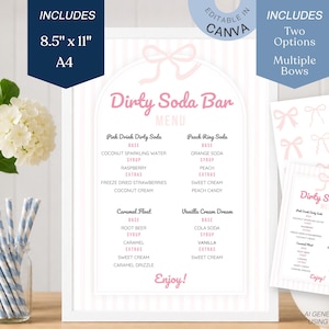 Op de afbeelding: Een Dirty Soda Bar menukaart met een roze strik en gestreepte achtergrond. De tekst bevat drankopties zoals Pink Drink Dirty Soda, Peach Ring Soda, Caramel Float en Vanilla Cream Dream. Beschikbaar in 21,6 cm bij 27,9 cm en A4-formaat.